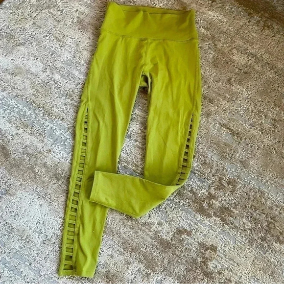Echt Scrunch Booty Butt Cut Out Sides High Rise Green Leggings Gym Pants Yoga: M - Picture 1 of 12